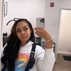 Meet your Posher, Jeanie